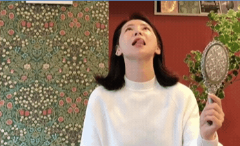 53歲日本媽媽顏值保鮮太驚人！天天做「臉部瑜伽」2分鐘，就能防止下垂不顯老