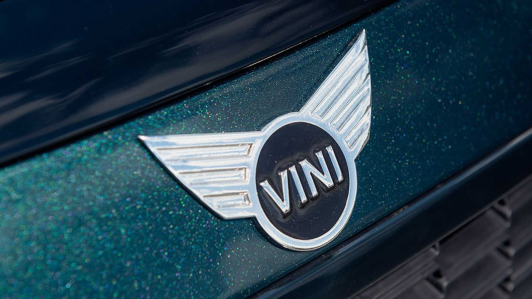 車廠logo從Mini換成Vini，認真說這應該有商標問題吧，不過BMW應該沒那麼小氣，最近也有點自顧不暇…。（圖片來源/ Powerflex）