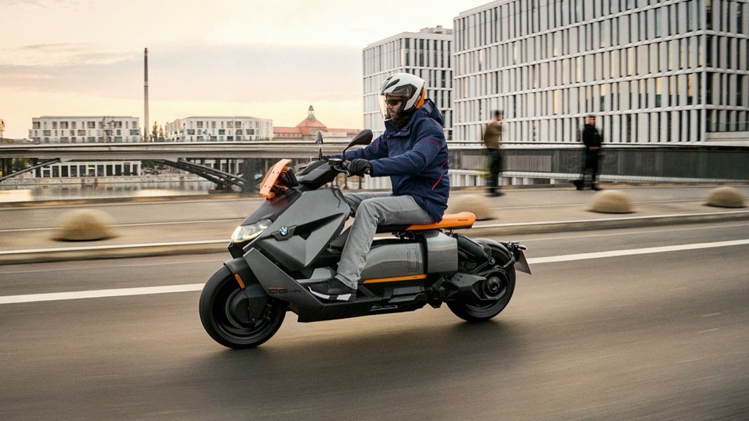 BMW Motorrad預計將在明年率先推出CE 04電動大羊試試水溫。(圖片來源/ BMW Motorrad)
