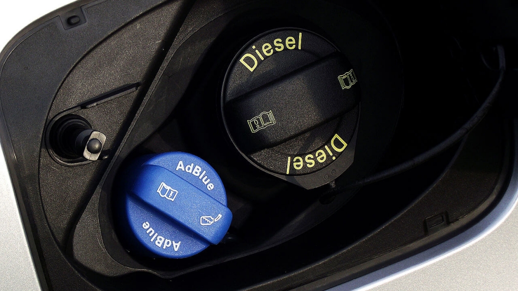 柴油車藉由添加尿素來讓車輛排廢更乾淨，而三大車廠卻聯手限制尿素的使用效率。（圖片來源/ VW）