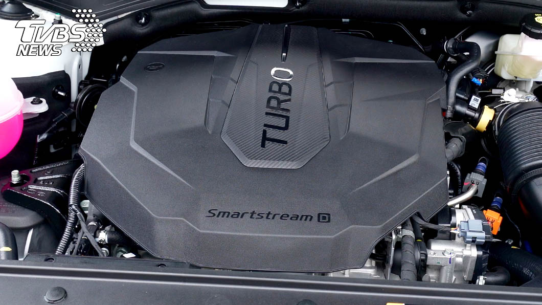 柴油頂級車型採用Smartstream 2.2升CRDi柴油動力，擁有202匹馬力與45公斤米扭力。(圖片來源/ TVBS)