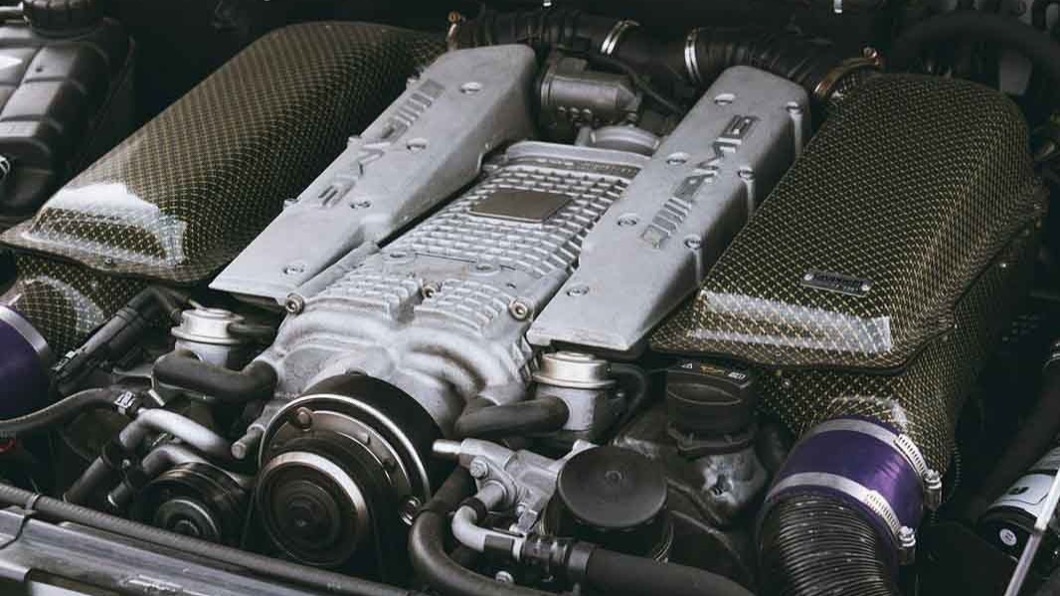 動力方面G55 AMG車上搭載5.4升V8機械增壓引擎，王陽明表示開起來相當線性，沒有渦輪遲滯的感覺。(圖片來源/ EMC FB粉絲團)