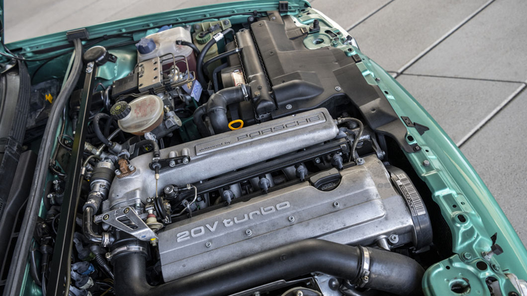 Audi Avant RS2搭載2.2升直列五缸引擎、全時四輪驅動和由渦輪增壓所榨出為人津津樂道的315匹強大動力。（圖片來源/ Porsche）