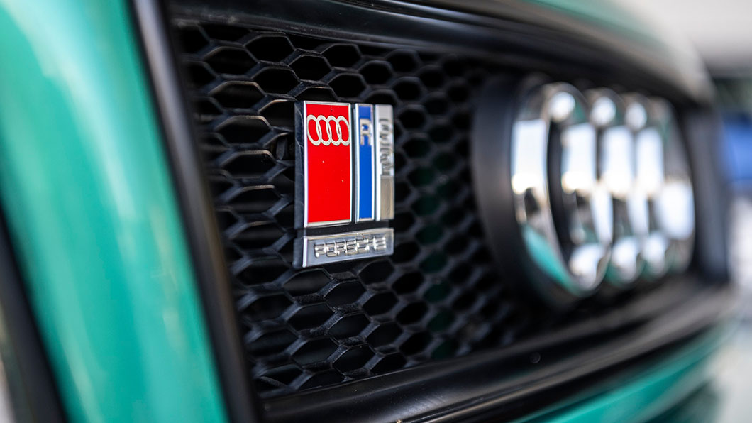 可以在Audi Avant RS2的銘牌上看見Porsche的蹤跡。（圖片來源/ Porsche）