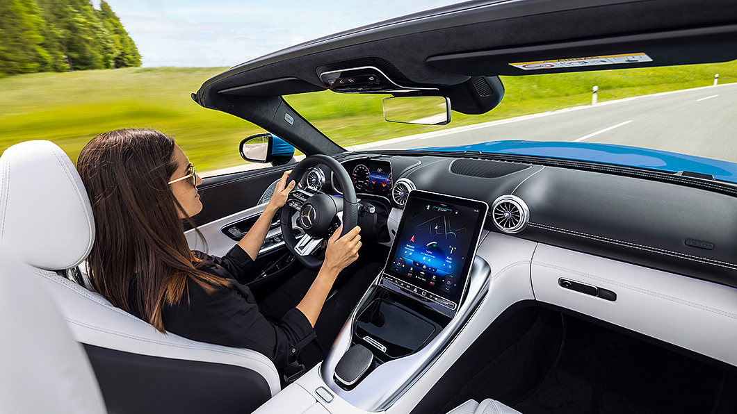 新世代SL座艙兼顧科技感、細膩度以及奢華感。(圖片來源/ Daimler)