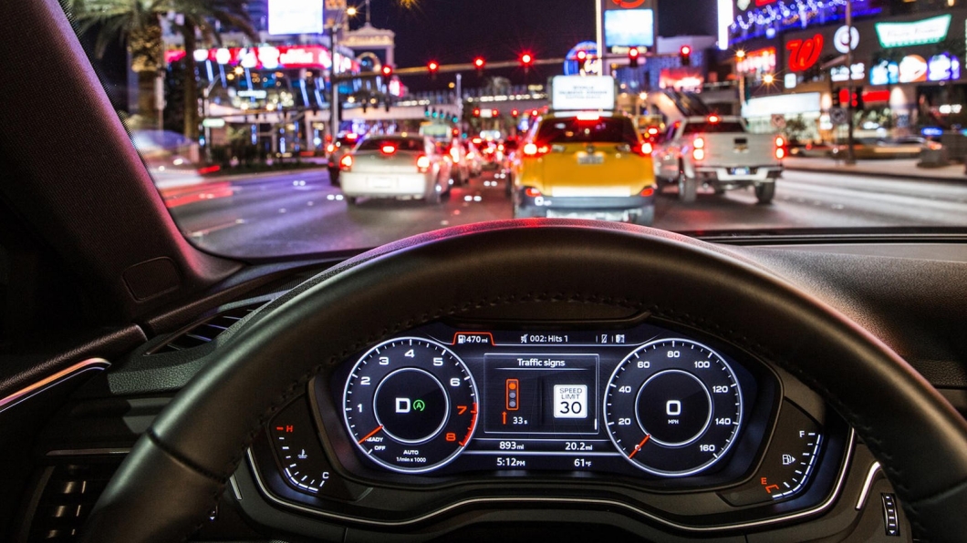Audi越來越多車款擁有V2I功能，將可以從儀錶得知前方號誌狀況。（圖片來源/ Audi）
