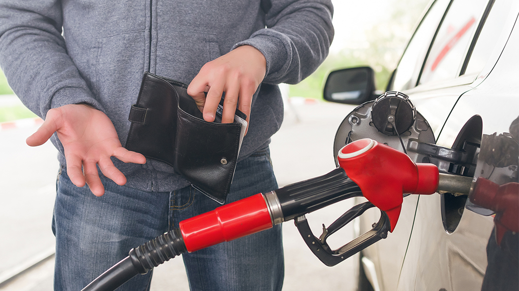 中油過去連漲10週總計汽油每公升漲了2元。（圖片來源/ Shutterstock達誌影像）