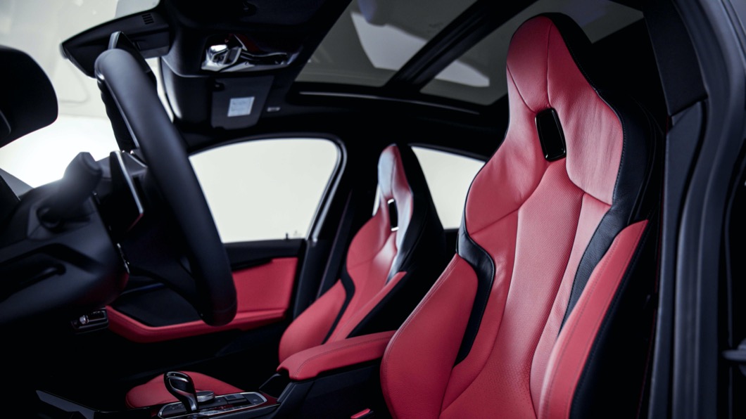 Dakota真皮內裝、M雙前座跑車座，兼具質感與跑格呈現。(圖片來源/ BMW)