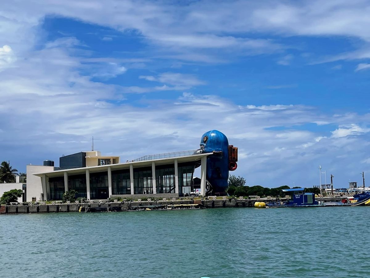 台版「哥吉拉飯店」這裡拍！全台唯一「海景美術館」免收門票，14公尺巨型怪獸可看