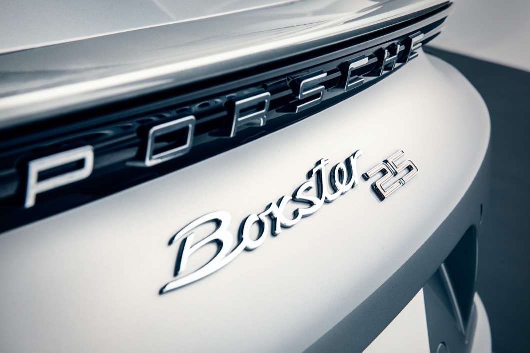 Boxster 25浮雕字樣也彰顯其不凡的身份。(圖片來源/ Porsche)