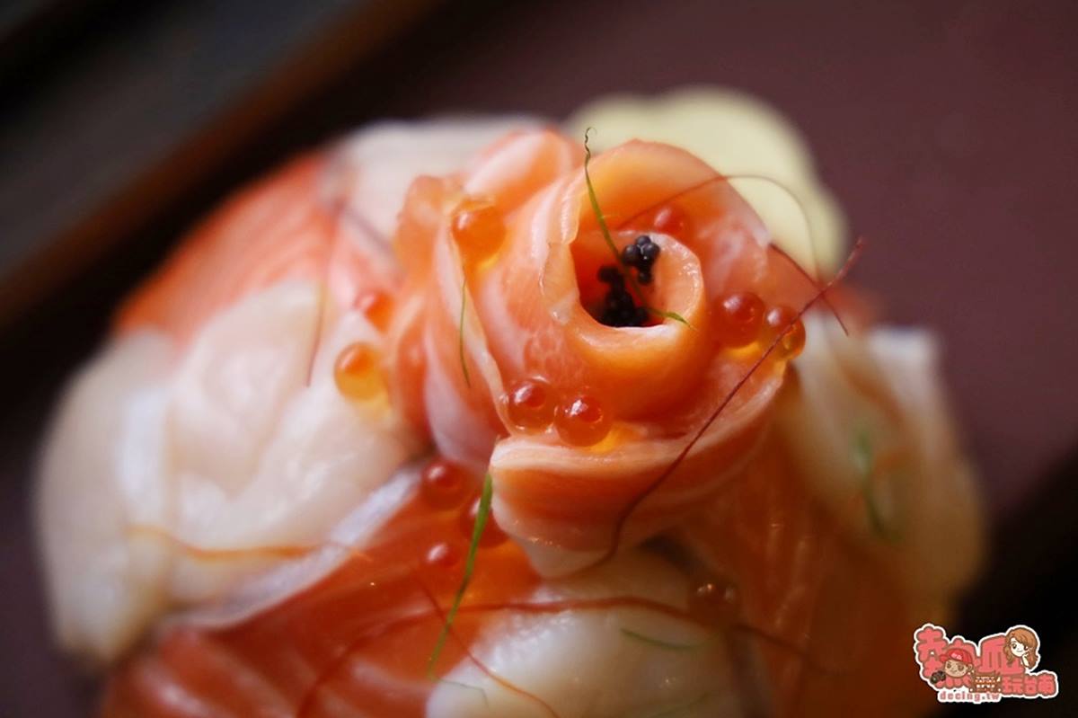 海鮮控壽星必嗑！浮誇「握壽司蛋糕」鋪滿滿生魚片，５種口味「炙燒鮭魚」想吃先預訂