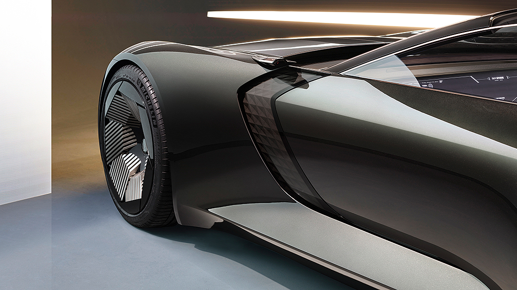 可變軸距的伸縮機制隱藏在車身鈑件之內。(圖片來源/ Audi)