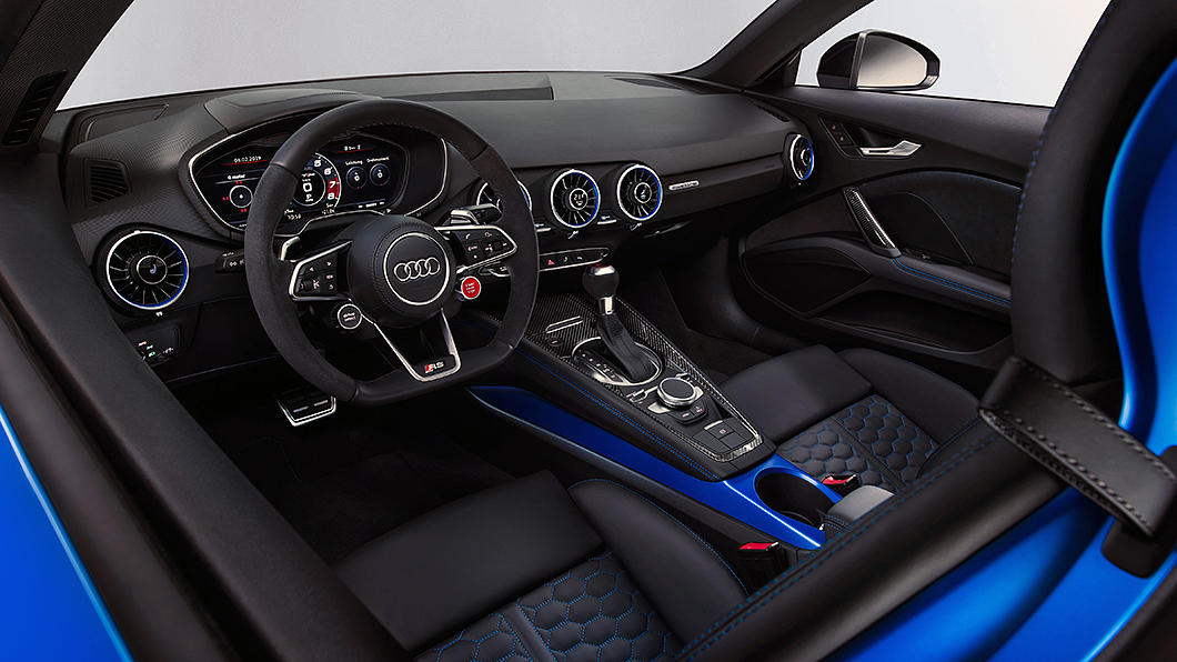 座艙內部所有顯示都集中在駕駛前方的12.3吋全數位虛擬儀錶板，純然駕駛導向。(圖片來源/ Audi)