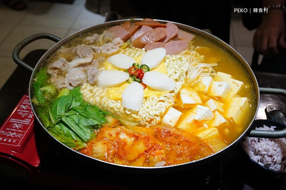 CP值破表！道地韓式料理內用湯品、紫米飯無限續，必點大分量「部隊鍋」酸辣超過癮