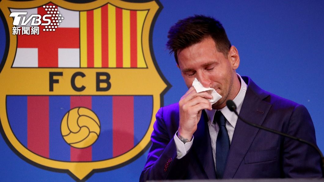 Lionel Meaai宣布離開F.C. Barcelona球隊，淚灑記者會的拭涕紙巾竟開出百萬美金的標售價，展現球王驚人身價。（圖片來源/ 達志影像）