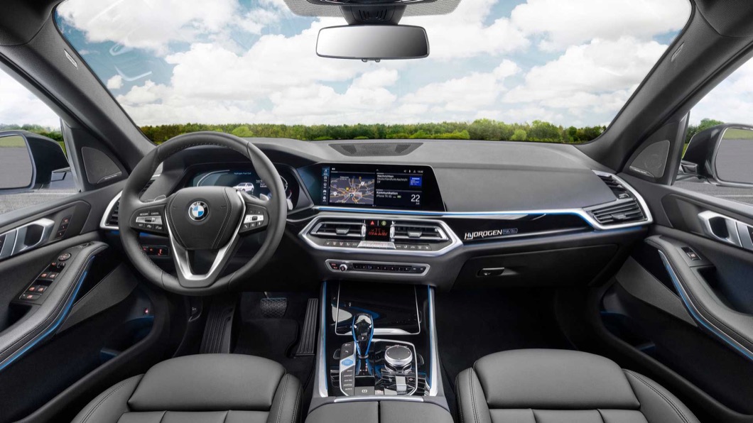 車上也使用人造絲材質，以符合環保規範的原料打造內裝。(圖片來源/ BMW)
