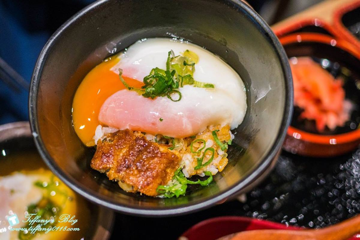 網美系鰻魚料理！打卡必點繽紛毛毬壽司，大分量「鰻魚桶飯」台灣特有吃法要加溫泉蛋