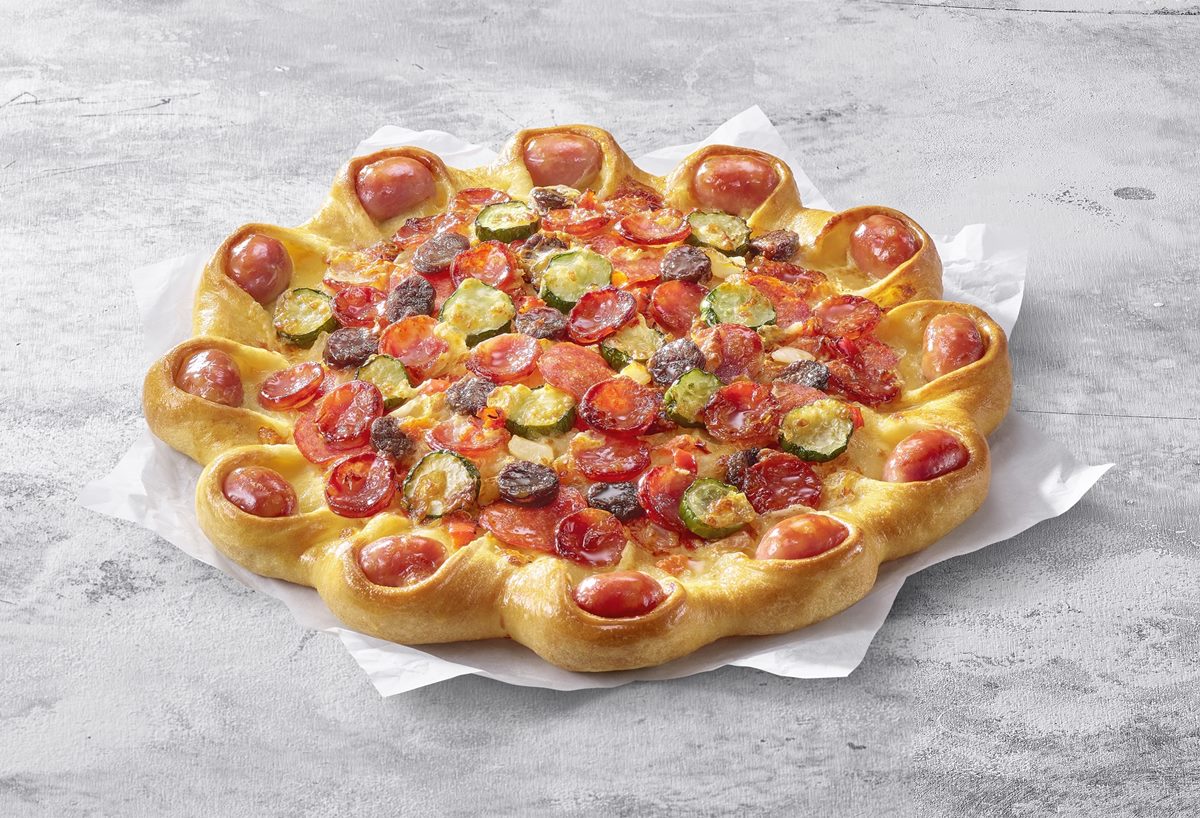 必勝客最新「烤香腸披薩」！爽吃整圈黑橋牌香腸，升級版吐司夾肉、柚子甜點65元起