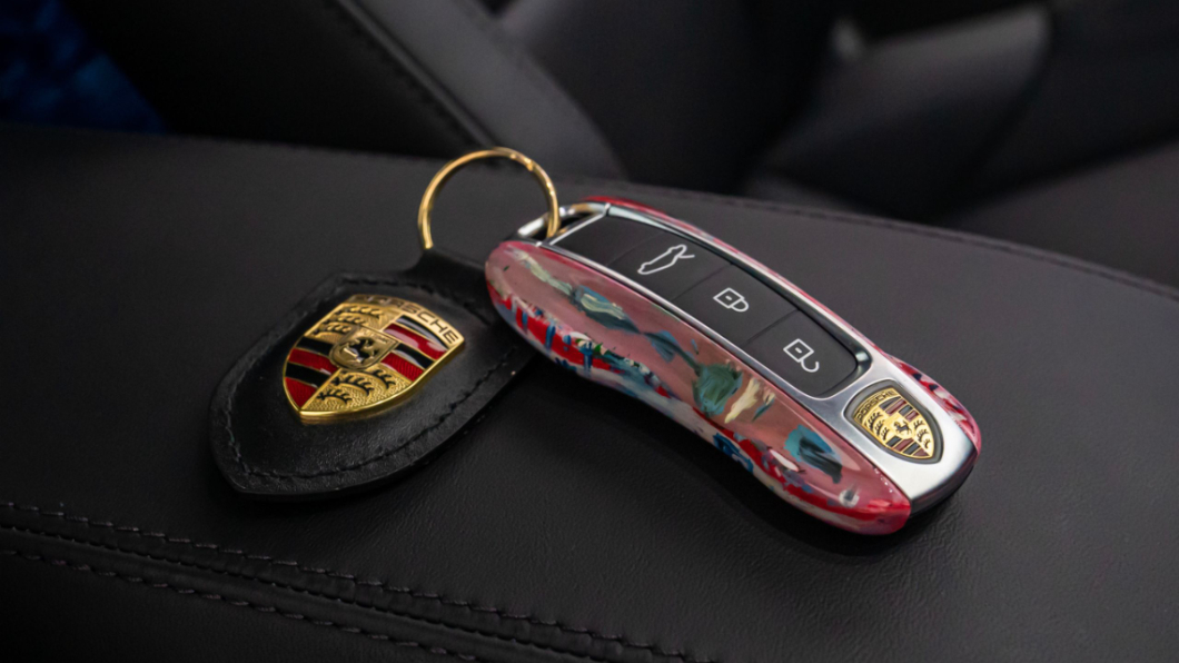 鑰匙蓋也能夠彩妝。(圖片來源/ Porsche)