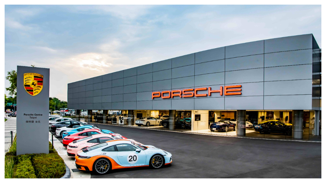 台北保時捷中心座落於台北市內湖，佔地總面積逾4,200坪，是全台首座以「Destination Porsche」概念打造的保時捷中心。(圖片來源/Porsche)