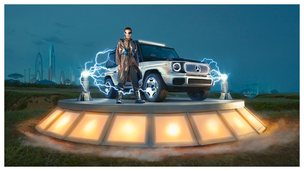 Concept EQG 車頂行李架前緣明亮的LED燈條，讓整體視覺更具科幻感，剽悍性格亦大方表明其卓越的越野冒險能力。(圖片來源/ Mercedes) 