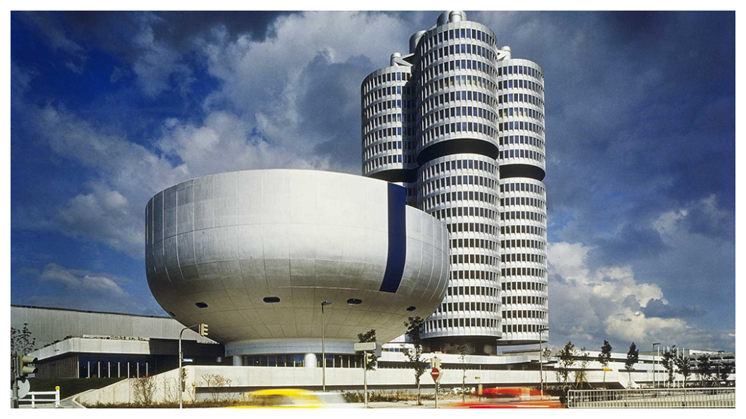 BMW總部建築造型模仿汽車的汽缸樣式，它是品牌的精神象徵，亦為慕尼黑市著名地標。(圖片來源/ BMW)