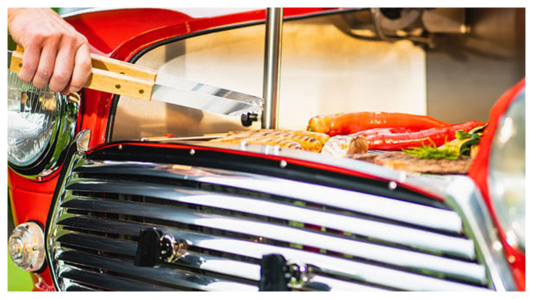 Carbecue這家公司採手工製造的方式，生產汽車主題烤肉爐。(圖片來源/ Carbecue)