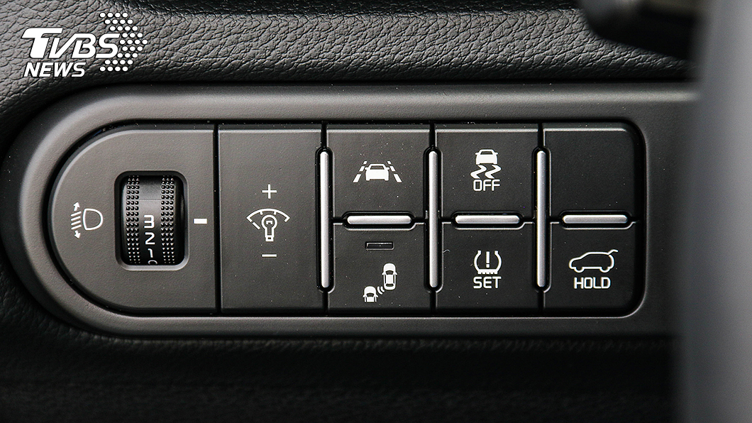 LFA車道維持輔助、盲點偵測等也是Ceed Sportswagon標配。
