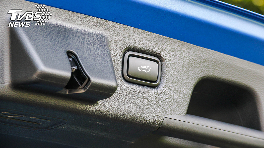 Ceed Sportswagon標配貼身感應式電動尾門。