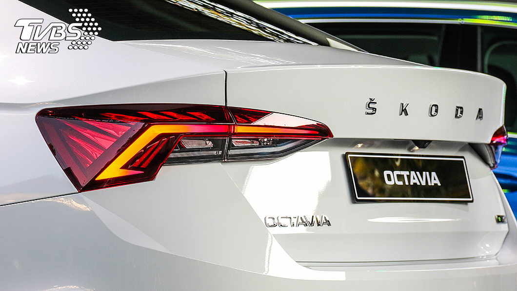 LED尾燈含迎賓動畫與動態顯示方向燈也是Octavia全車系標配。