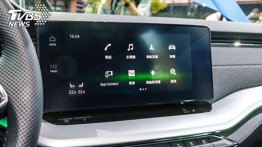 10吋觸控螢幕、自然語音控制、繁體中文衛星導航也是Octavia全車系標配。