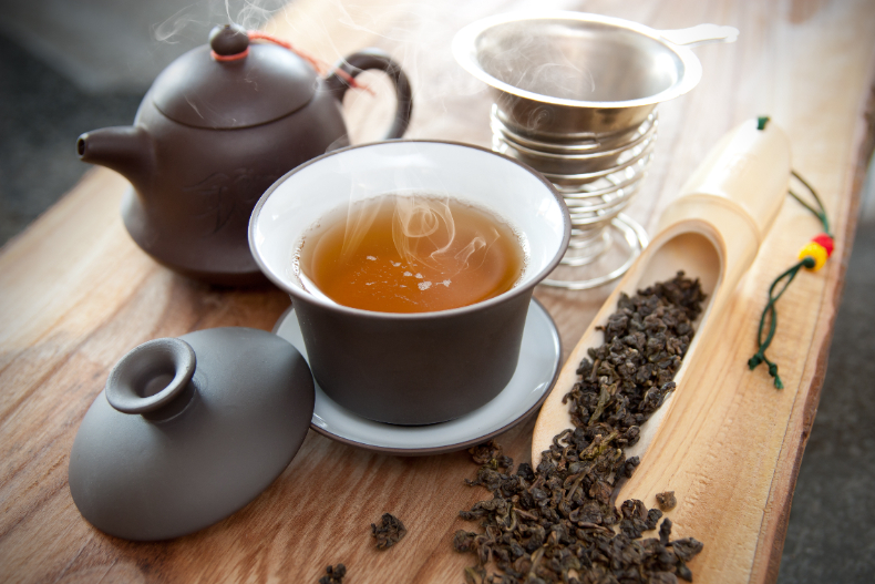 除了綠茶，這幾種茶飲也能越喝越瘦！飯前一杯國寶茶可抑制脂肪吸收、夏天喝白茶最清熱降火