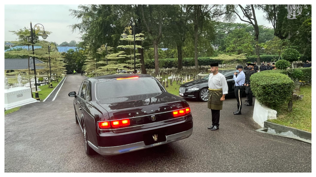 馬來西亞Johor王儲曬出他的新座駕，第三代Toyota Century。(圖片來源/ Johor臉書)