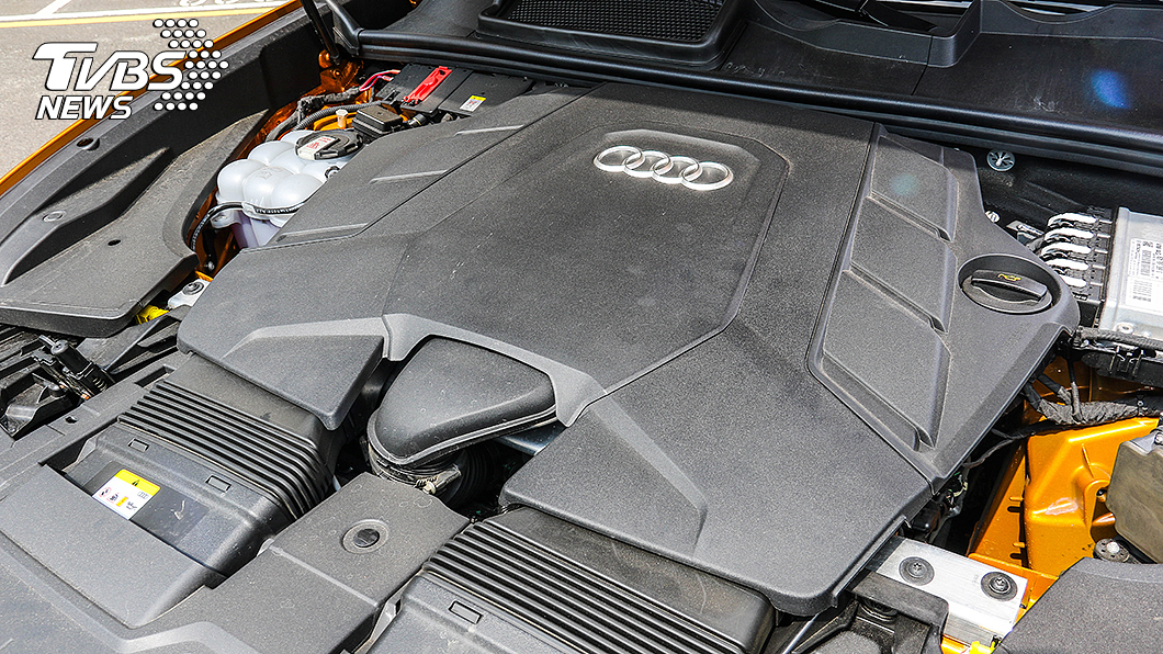 整合48V輕油電系統的3.0升V6 TFSI渦輪增壓引擎可為Q8帶來340匹馬力與51公斤米扭力最大輸出。