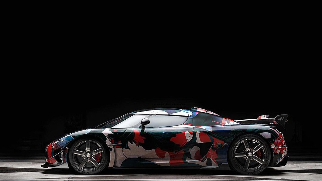 以曾打破最速量產車紀錄的Agera RS為基礎，車身上覆蓋了James Jean畫作包膜。（圖片來源/ 擷取自James Jean臉書）