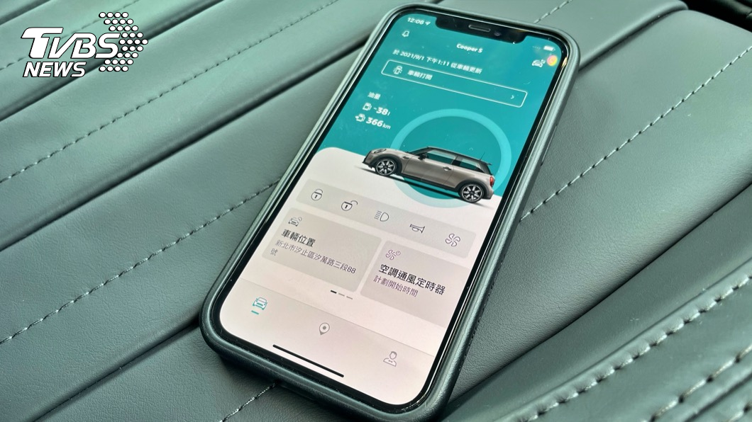 小改款後也帶來全新Mini App連接功能，可以透過手機隨時上傳車輛狀況。(圖片來源/ TVBS)