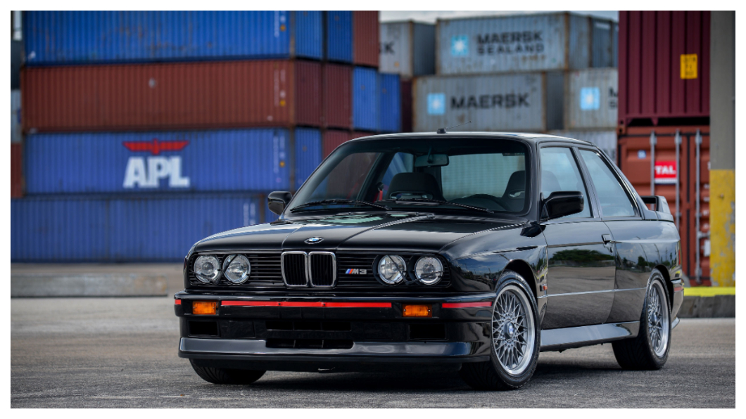 BMW E30 M3，最大特色是可樂瓶曲線寬體。(圖片來源/ BMW)