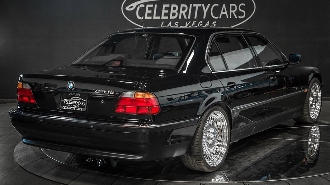 饒舌歌手吐派克在BMW 750i L遭到槍擊，最後送醫不治，這輛車現在開價已經高達新台幣4,700萬元。(圖片來源/ CelebrityCars)