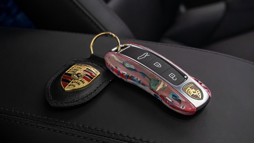 外傳Porsche目前交車只會先行給予一把晶片鑰匙。(圖片來源/ Porsche)