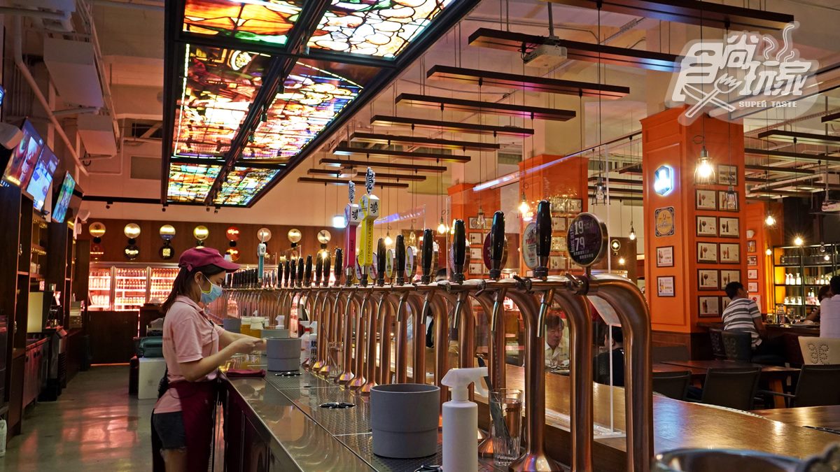 全台最多68支啤酒柱！超狂餐酒館吃「比利時啤酒海鮮鍋」，炸物大到當手鐲戴