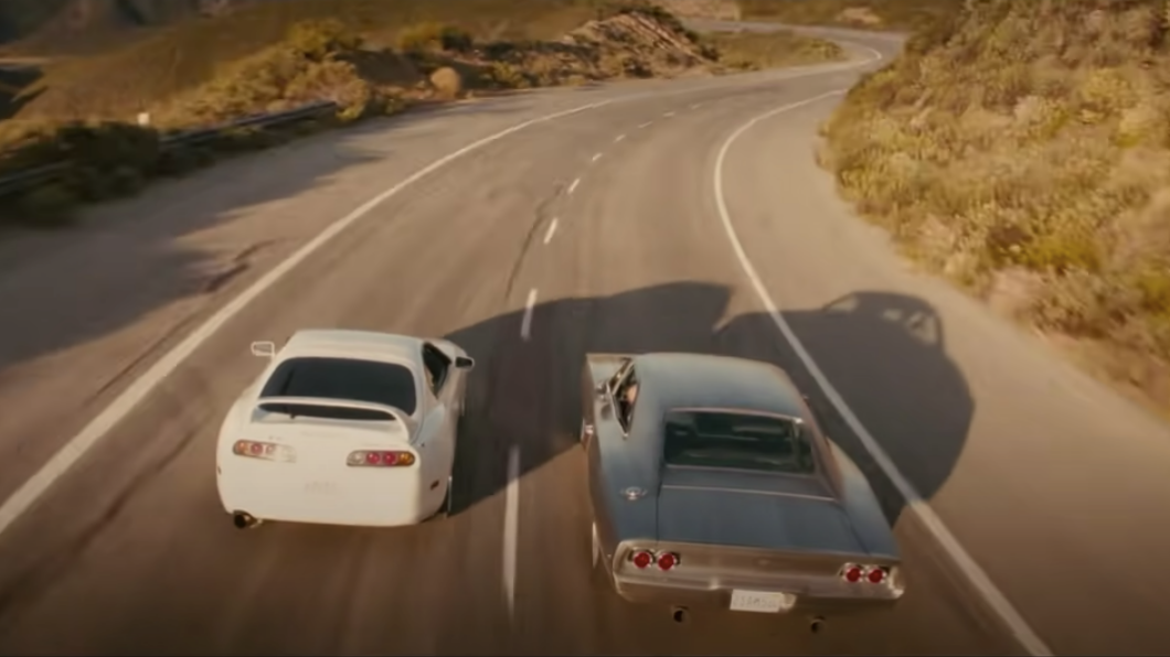 在《玩命關頭7》的片尾當中，劇組為了紀念保羅沃克特別安排的影片橋段，其中白色的Supra就是保羅沃克本人的藏車。(圖片來源/ Movieclips)