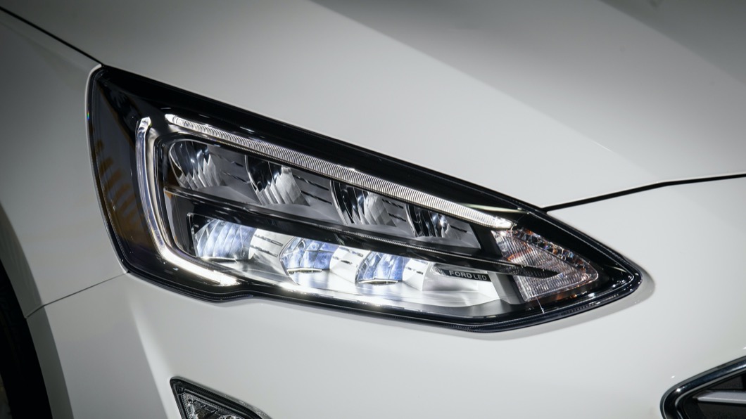 這次更導入全新冰耀之鋒LED頭燈，提供良好照明效果。(圖片來源/ Ford)