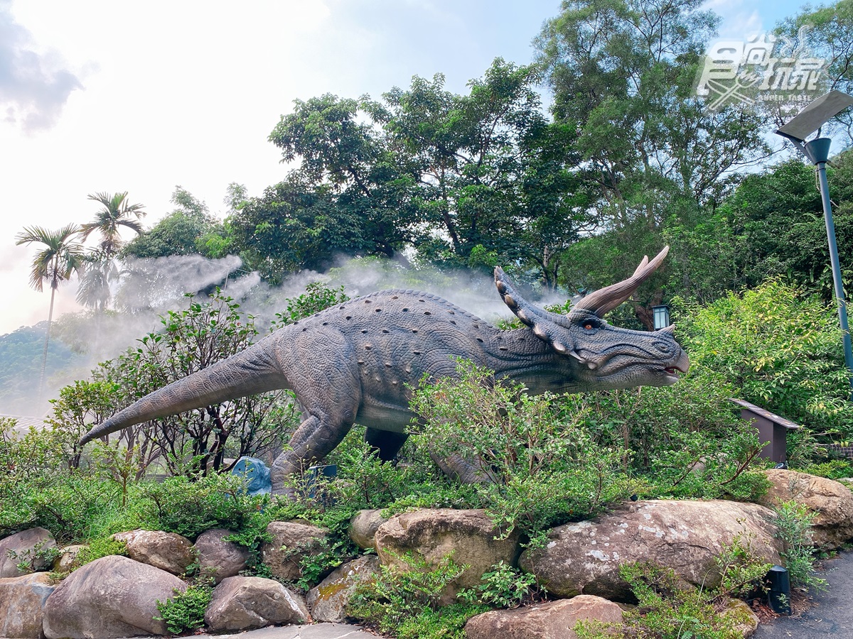 恐龍迷注意！溫泉飯店推「遠古生物展」，必拍７公尺金剛、霸王龍互動有叫聲