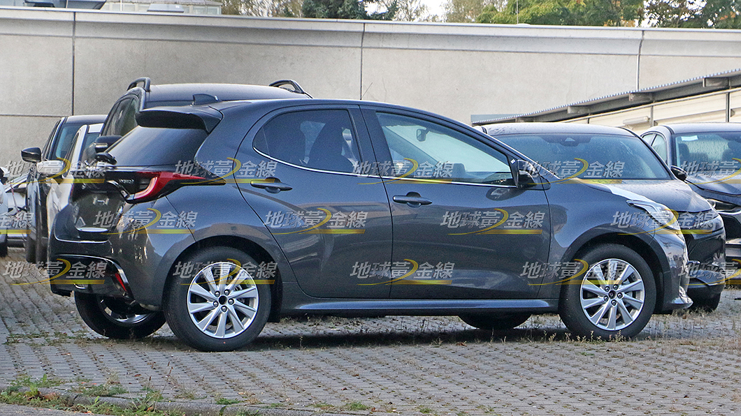 新一代Mazda2幾乎等於改換Mazda廠徽的Yaris Hybrid。(圖片來源/ TVBS)
