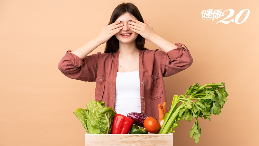 葉黃素不能跟胡蘿蔔一起吃！營養師公布「10大高護眼食物」 搭配3食物效果大爆發
