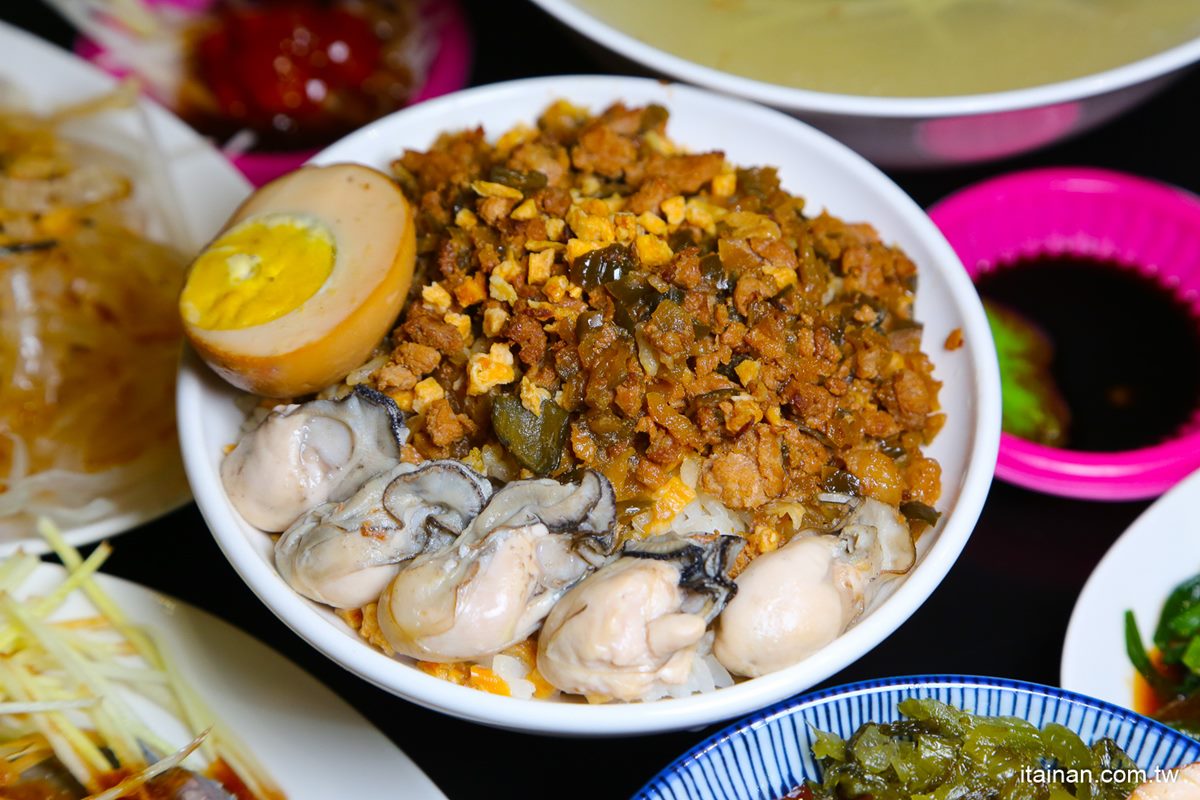 菜單上找不到！台南隱藏版「鮮蚵滷肉飯」只要60元，海產湯吃得到７種海味