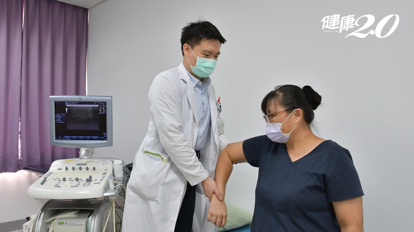 40歲熟女梳頭、扣內衣右肩就劇痛 復健與藥物讓肩膀「解凍」遠離五十肩 40歲熟女梳頭、扣內衣右肩就劇痛 復健與藥物讓肩膀「解凍」遠離五十肩