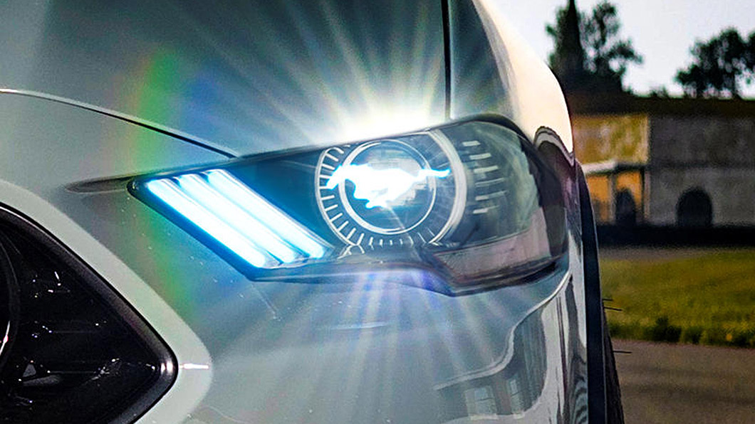 別以為矩陣式LED就算汽車照明科技的終極型態，能夠用燈組溝通甚至開玩笑，才是放大招。(圖片來源/ Ford)