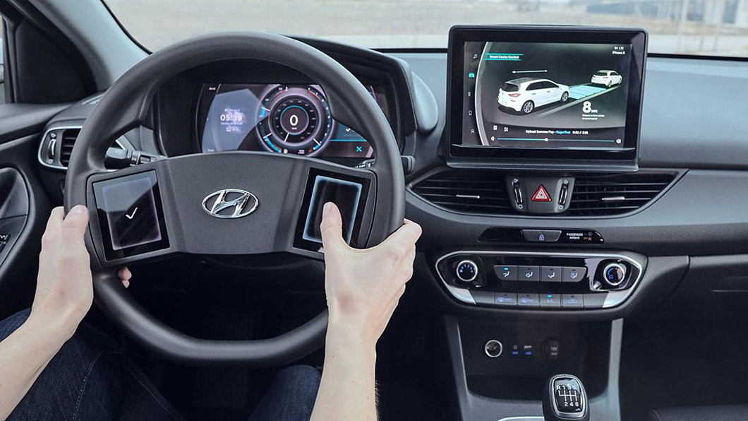 類似概念在2019年的時候Hyundai就已經發表過，不過當時仍把中央喇叭開關和氣囊的位置保留下來。(圖片來源/ Hyundai)