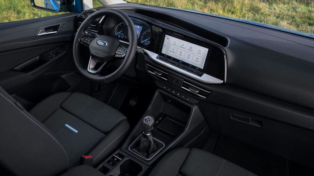 中央螢幕部分，入門車型將配備8.25吋的螢幕，Titanium、Trend、Active車型則配備10吋顯示幕。